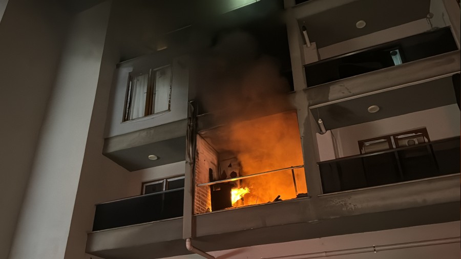 Yangnda apartmanda mahsur kalanlar itfaiye kurtard